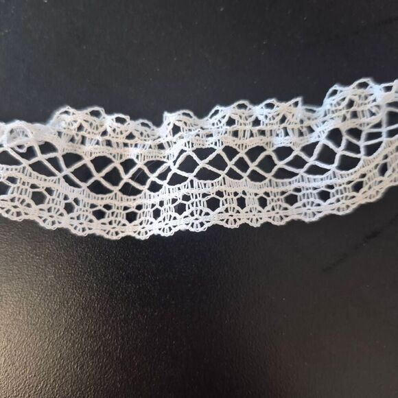 Lace, Vintage Edging 1 1/8" White 3.5 yds Ruffled 3 yds flat - Picture 2 of 4
